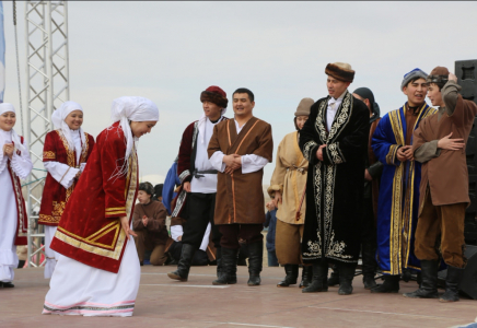 Руласына сәлем салса, сүйегі сырқырайды