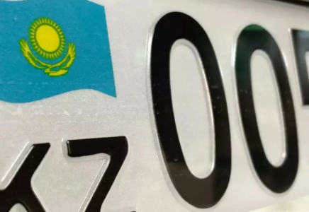 “Белгілі себептермен“. Қазақстанда көлік нөмірлеріндегі 100 комбинацияға тыйым салынған