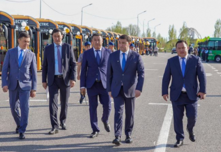 Түркістанның автопаркі жаңарып, жүргізушілерге 35 жаңа автобус кілті тапсырылды