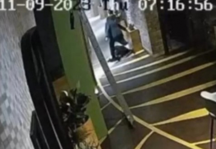 Желіде Бишімбаевтың марқұм әйелін қалай соққыға жыққаны түсірілген видео тарады (видео)