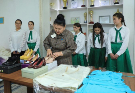 ТҮРКІСТАН: «Бақытты отбасы» жобасы балаларды қуанышқа бөледі