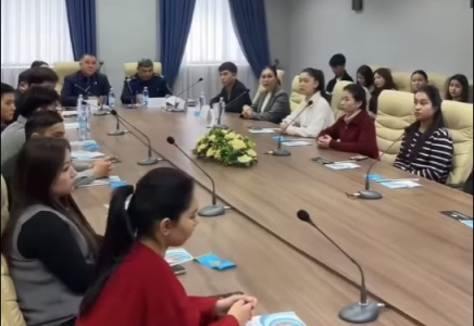  «ЗАҢДЫ БІЛУ – ЗАМАН ТАЛАБЫ»: Шымкентте дөңгелек үстел өтті