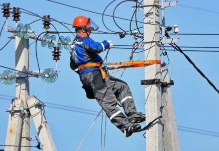 ТҮРКІСТАН: Түлкібаста 800-ге жуық электр бағанасы ауыстырылды