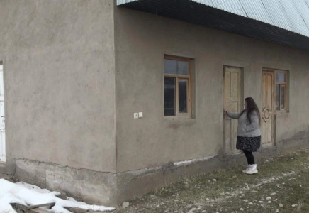 Шетелдік қыз белгісіз қарызының кесірінен Қазақстаннан шыға алмай жүр