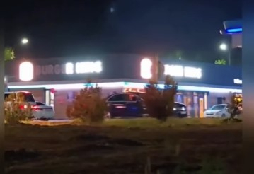 ​Шымкентте полицейлер көшеде дрифт жасаған жүргізушінің әрекетін тоқтатты