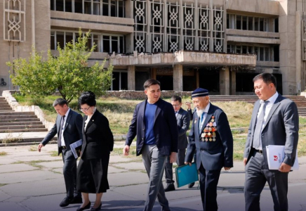 ШЫМКЕНТ: қала әкімі «Фосфоршылар» сарайының жағдайымен танысты