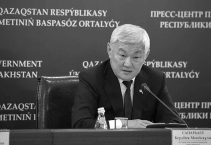 Президент Бердібек Сапарбаевтың отбасы мен жақын туыстарына көңіл айтты