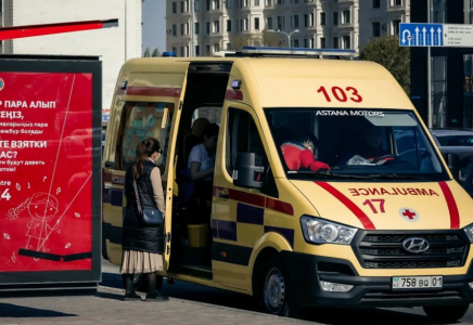 Астанада 40 жастағы әйел тұрғын үйдің 12-қабатынан құлап кетті