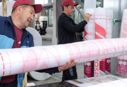 ​В Шымкенте открыли фабрику нетканых материалов и завод по выпуску металлических дверей 