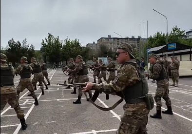 Шымкентте сарбаздар оқушыларға әскери қызметті таныстырды