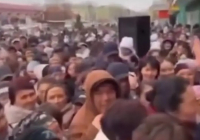 «Башпайдың» иесі бес күнге қамалды: Өскемен тұрғындары тегін аяқ киім үшін бір-бірін таптап кеткен (ВИДЕО)