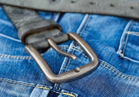 Қостанайда баласын белдікпен ұрып тәрбиелемек болған анаға 390 мың теңгеден аса айыппұл салынды