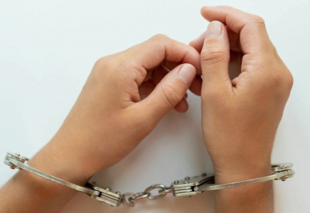 Атырау тұрғыны күйеуіне димедрол беріп ұйықтатып, оны өлтіріп, артынан денесін ауласына көміп тастаған (ВИДЕО) 