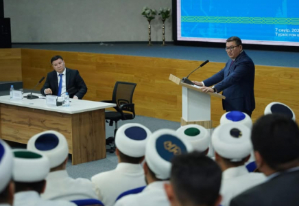 ҚР Президентінің кеңесшісі түркістандық дін өкілдерімен кездесті