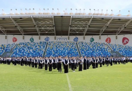 ТҮРКІСТАН: 500 оқушы Мұқағали Мақатаевтың өлеңдерін бір мезетте оқыды