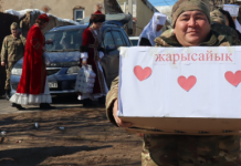 ​Шымкентте әскери қызметшілер мұқтаж отбасыларға көмек көрсетті