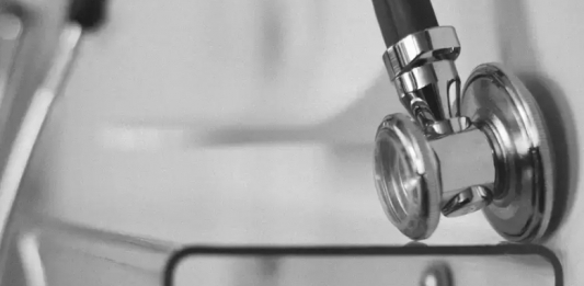 Таразда бесінші сәбиін босанған ана көз жұмды: туыстары істің тергелуін талап етеді