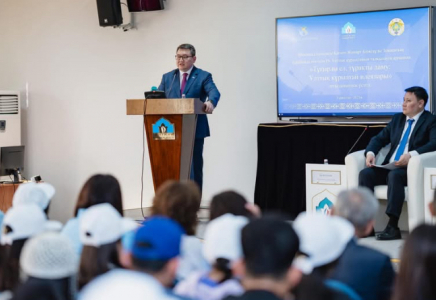 ТҮРКІСТАН: Президент кеңесшісі ғылым саласының өкілдерімен кездесті