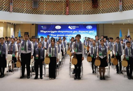 Түркістанда «Ұлы дала мұрагерлері» домбырашылар флешмобы өтті
