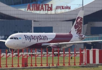 Алматы әуежайында жолаушы FlyArystan қызметкерін соққыға жыққан