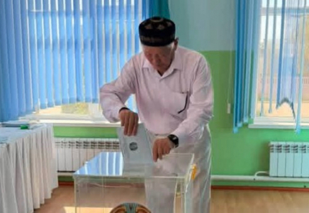 ТҮРКІСТАН: ЖЕТІСАЙЛЫҚ АҚЫН, ЖАЗУШЫ МЕКЕНБАЙ АТАБАЙҰЛЫ ӨЗІНІҢ САЯСИ ТАҢДАУЫН ЖАСАДЫ
