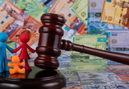 15 АЕК айыппұл мен 10 күн қамақ: Ата-ананың балаларының көзінше темекі шегуі мен ішімдік ішуі де қылмыс