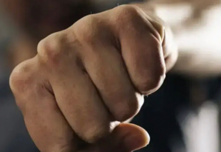 Талдықорғанда ер адам 25 жастағы жігітке интимдік қызмет үшін ақша төлемей, телефонын ұрлап кеткен