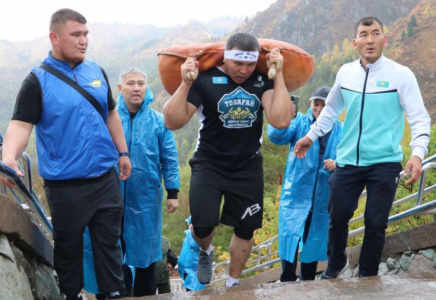 Түркістандық күш иесі жаңа рекорд орнатты