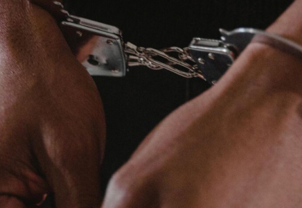 Маңғыстауда қызды ұрлап, некеге мәжбүрлеп тұрғызбақшы болғандар 3 жылға сотталды