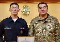 Астанада 14-қабаттан секірмек болған қызды құтқарған адам марапатталды