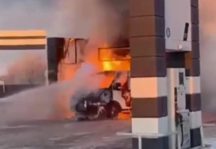 Ақтөбеде газ құю бекетінде көлік өртенді: видео