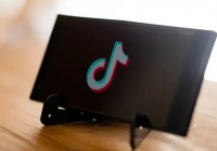 Талдықорғанда TikTok эфирінде балағат сөз айтқан әйел жазаланды