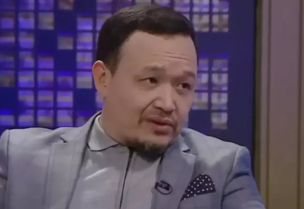 «Дәуірім аяқталғаны ма?»: танымал әнші төрт адамға концерт берген
