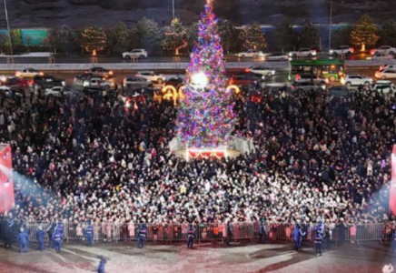 ​В ШЫМКЕНТЕ ЗАЖГЛИ ОГНИ ГЛАВНОЙ НОВОГОДНЕЙ ЁЛКИ ГОРОДА 