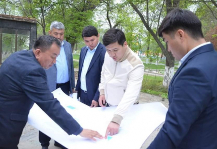 ТҮРКІСТАН: Жетісайдағы орталық саябақ жаңғыртылып жатыр