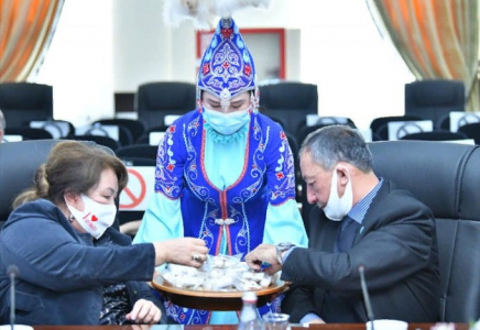 Шымкентте алғыс айту күніне орай  құрт тарату рәсімі ұйымдастырылды