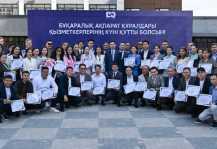 БАҚ қызметкерлеріне Қазақстан Республикасы Президентінің атынан баспана сертификаттары табысталды