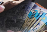 Ұлын оқуға түсірмек болған қазақстандық әйел 2,5 миллион теңгесінен айырылды