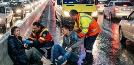 Атыраудың орталық көпірінде екі адам токқа түсіп қалды