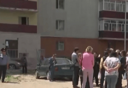 Қарағандыда сапасыз салынған үйдің тұрғындары әкімдікті сотқа берді