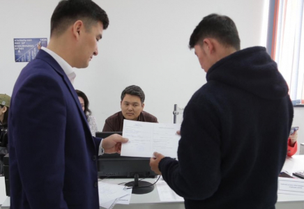 ШЫМКЕНТ: жәрмеңкеде мыңнан астам бос жұмыс орындары ұсынылды