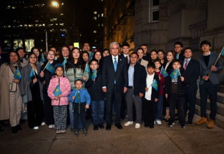 Мемлекет басшысы Вашингтонда отандастарымызбен кездесті