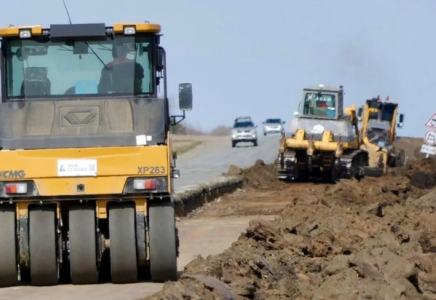 Қарағандыда жол жөндеу кезінде жұмысшыны арнайы техника басып кетті