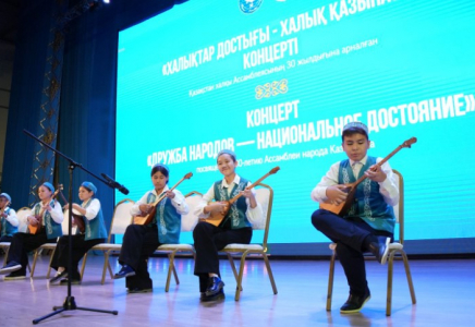 ​ХАЛЫҚТАР ДОСТЫҒЫ – ХАЛЫҚ ҚАЗЫНАСЫ: Шымкентте мерекелік концерт өтті