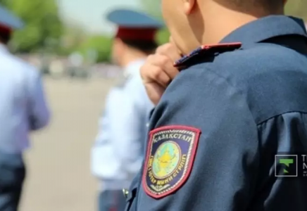 Павлодар облысында прокуратура ғимаратында өзіне оқ атқан полицей жұмысынан босатылды