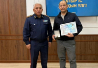 Таразда аялдамада қызды ұрлауға жол бермеген ер адам марапатталды