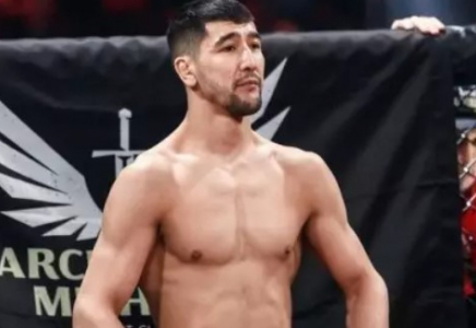 Ілияс Хамзин нокдаунға түсіп тұрып бразилиялық қарсыласын жеңіп кетті