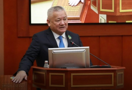 Мәжілісте жаңа депутат ант берді 