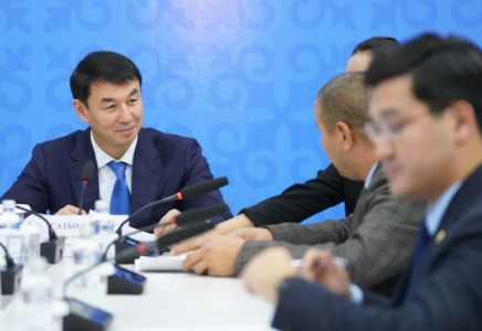 ТҮРКІСТАН: Облыс әкімінің жеке қабылдауында жетісайлық тұрғындар өтініштерін айтты