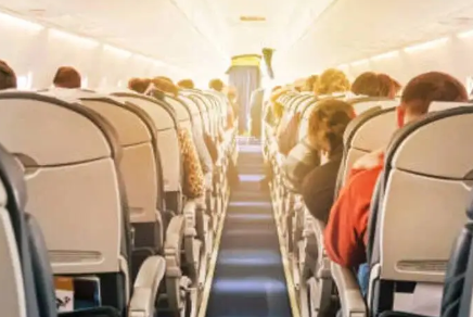 Ақтау әуежайында мас жолаушы рейсіне міне алмай қалды.